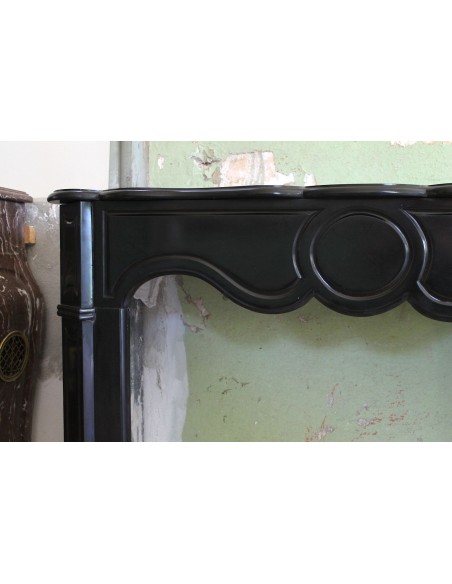 032 CAMINETTO LUIGI XV POMPADOUR "PLAT" SCOLPITO IN MARMO NERO DEL BELGIO