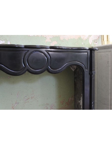 032 CAMINETTO LUIGI XV POMPADOUR "PLAT" SCOLPITO IN MARMO NERO DEL BELGIO