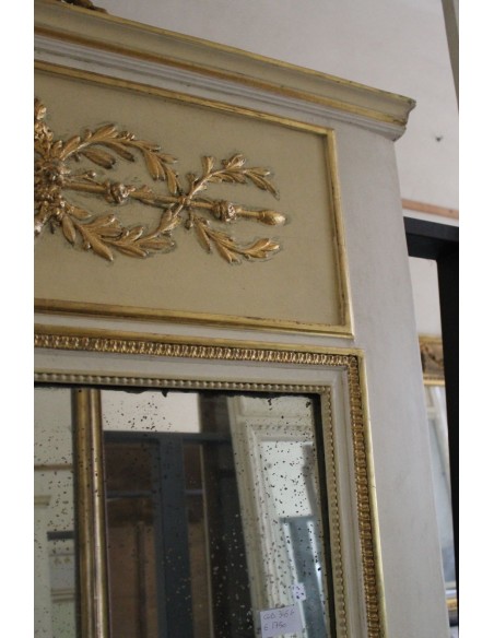 345 G CAMINIERA A PANNELLO CON SUPERFICI LACCATE E PARZIALMENTE DORATE