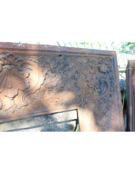 CG 048 ECCEZIONALE CONTROCUORE CAMINO LUIGI XVI "COQUILLE" IN FUSIONE DI GHISA D'ARTE