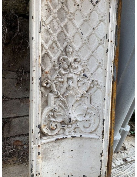 CG 097 CAMINETTO CONTROCUORE "NOBILIARE" CON FONDO A "TAPISSERIE" IN GHISA D'ARTE