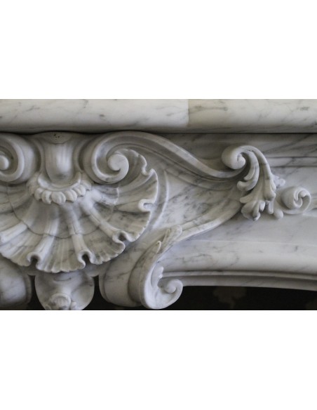 302 RARISSIMO CAMINO LUIGI XIV FLOREALE SCOLPITO IN MARMO VENATINO STATUARIO