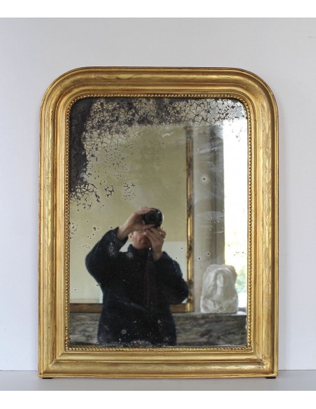 005 SPECCHIERA DORATA DI PICCOLE DIMENSIONI CON DECORO A "PERLAGE" E SPECCHIO D'ORIGINE