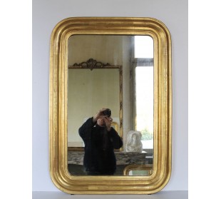 007 PICCOLA E PROPORZIONATA SPECCHIERA DORATA A VASSOIO