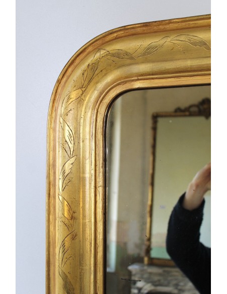 010 SPECCHIERA DORATA LUIGI FILIPPO DI PICCOLE DIMENSIONI CON INTARSI FLOREALI