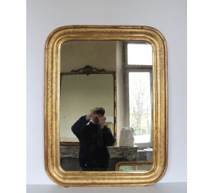 013 ANTICA SPECCHIERA DORATA A VASSOIO, DI PICCOLE...