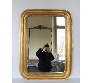 019 PICCOLA SPECCHIERA ANTICA DORATA A VASSOIO CON DECORO...