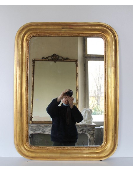 019 PICCOLA SPECCHIERA ANTICA DORATA A VASSOIO CON DECORO A "PERLAGE"