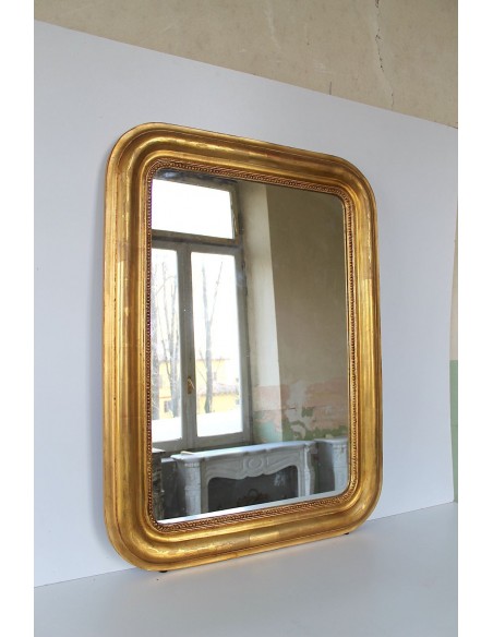 019 PICCOLA SPECCHIERA ANTICA DORATA A VASSOIO CON DECORO A "PERLAGE"