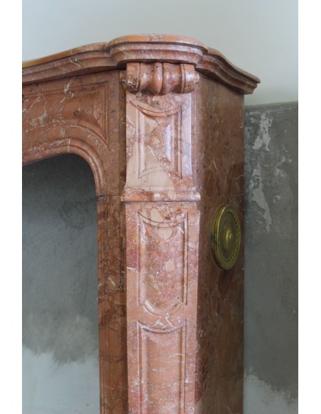 004 CAMINETTO LUIGI XV "PIED GALBÉ" SCOLPITO IN FAVOLOSA BRÈCHE ORANGE