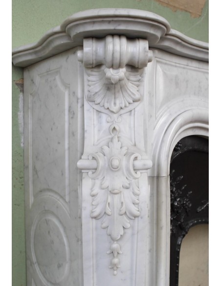 027 AG ECCEZIONALE CAMINO LUIGI XV "ROSACES" PROVVISTO DI CONTROCUORE D'ORIGINE IN GHISA D'ARTE