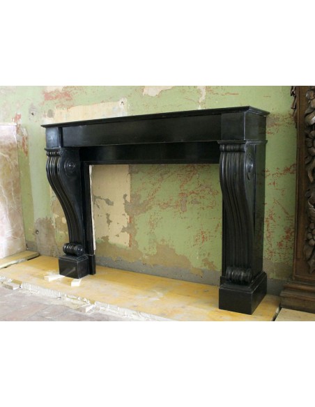 505 ELEGANTE E SNELLO CAMINO LUIGI FILIPPO "ROULEAU" SCOLPITO IN PREZIOSO MARMO NERO DEL BELGIO