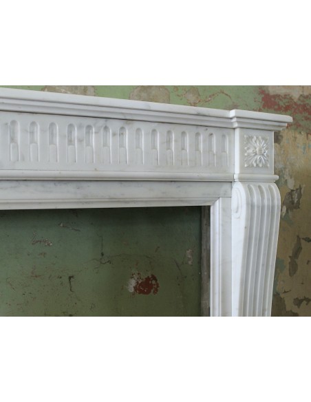 227 CAMINETTO LUIGI XVI "DEUX FLEURS GALBÉ" SCOLPITO IN CANDIDO MARMO STATUARIO CARRARA