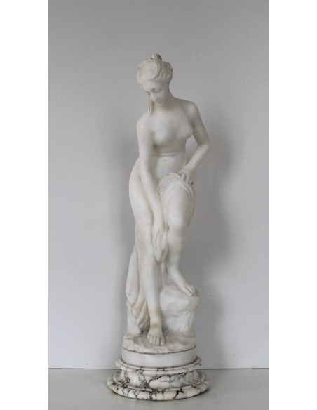 002 GIOVINETTA AL BAGNO, STATUARIO CARRARA, A FIRMA "ALLEGRA"