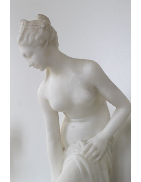 002 GIOVINETTA AL BAGNO, STATUARIO CARRARA, A FIRMA "ALLEGRA"