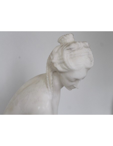 002 GIOVINETTA AL BAGNO, STATUARIO CARRARA, A FIRMA "ALLEGRA"