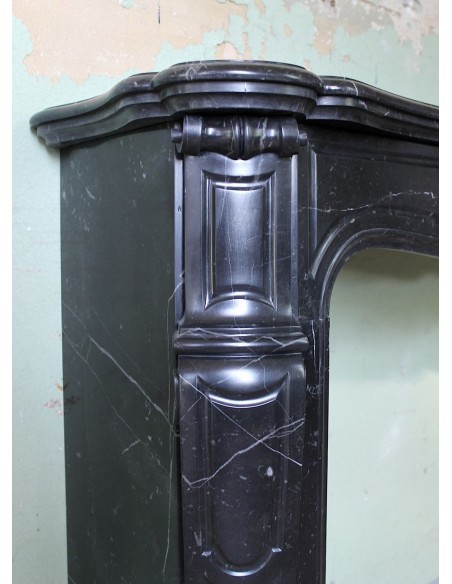 029 CAMINO POMPADOUR "PIED GALBÉ" IN MARMO NERO MARQUINIA VENATO