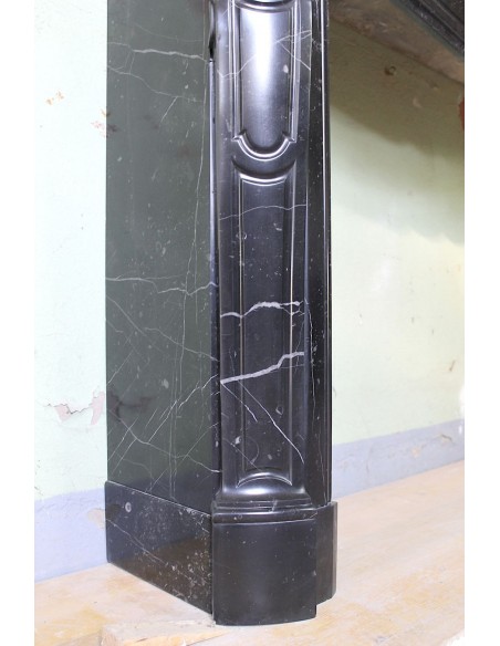 029 CAMINO POMPADOUR "PIED GALBÉ" IN MARMO NERO MARQUINIA VENATO