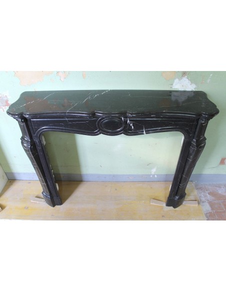 029 CAMINO POMPADOUR "PIED GALBÉ" IN MARMO NERO MARQUINIA VENATO