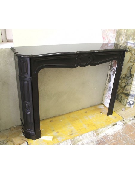 054 CAMINETTO "POMPADOUR BOMBÉ" SCOLPITO IN PREZIOSO MARMO NERO DEL BELGIO