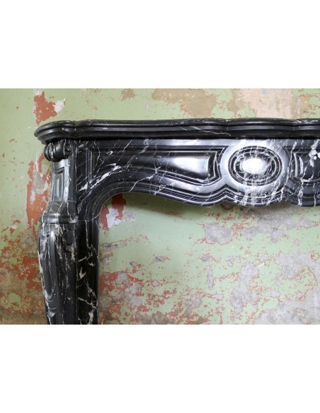 055 CAMINETTO LUIGI XV POMPADOUR "PIED GALBÉ" SCOLPITO IN MARMO NERO MARQUINIA