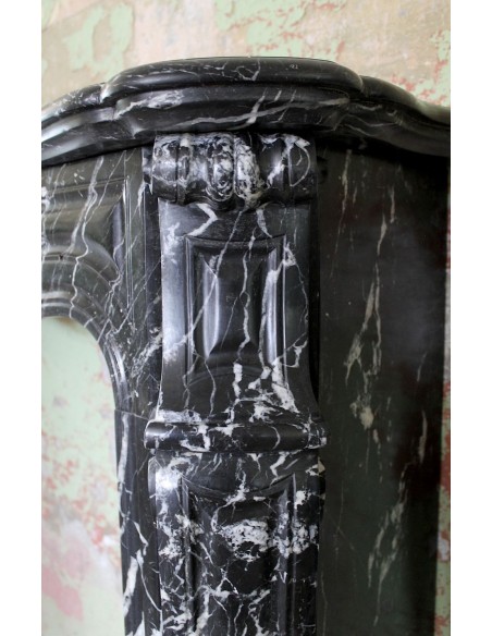 055 CAMINETTO LUIGI XV POMPADOUR "PIED GALBÉ" SCOLPITO IN MARMO NERO MARQUINIA