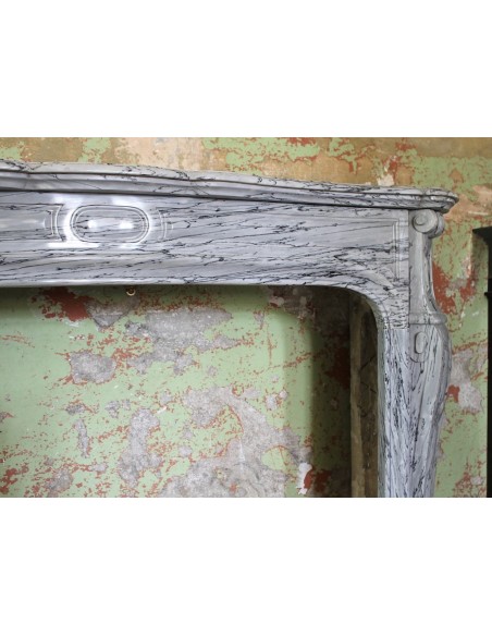 047 POMPADOUR GALBÉ IN UN RAFFINATISSIMO MARMO BLEU FLEURI