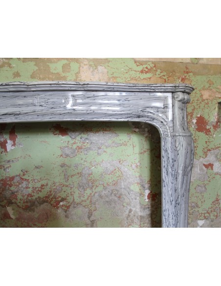 047 POMPADOUR GALBÉ IN UN RAFFINATISSIMO MARMO BLEU FLEURI