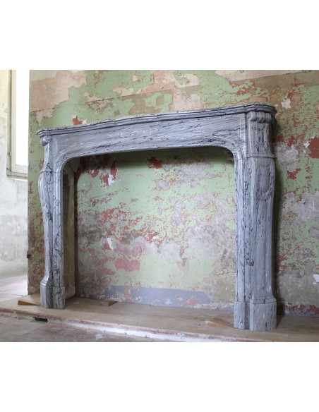 047 POMPADOUR GALBÉ IN UN RAFFINATISSIMO MARMO BLEU FLEURI