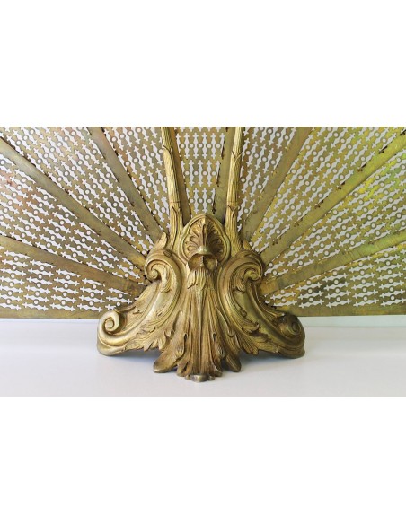 001 ANTICO PARASCINTILLE A VENTAGLIO IN FUSIONI DI BRONZO