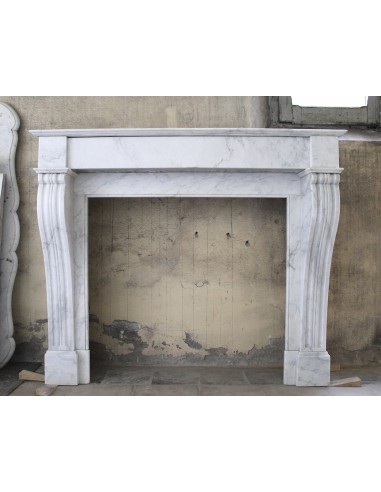 Camino antico "Classic" di stile Luigi Filippo, scolpito in epoca ottocentesca in marmo Bianco di Carrara