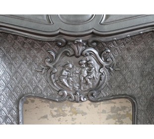 Caminetto Art Nouveau in ghisa artistica con pianale in marmo nero Marquinia. 2