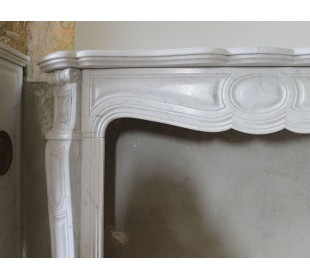 Caminetto antico barocco scolpito in marmo bianco di Carrara 2