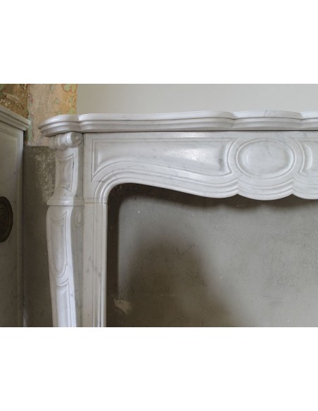 067 POMPADOUR PIED GALBE' SCOLPITO IN MARMO BIANCO CARRARA