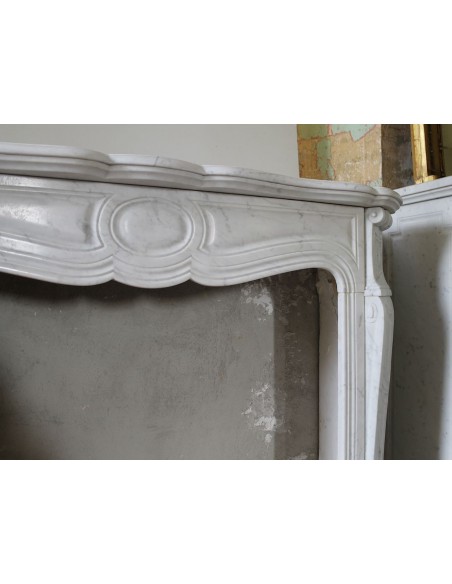 067 POMPADOUR PIED GALBE' SCOLPITO IN MARMO BIANCO CARRARA