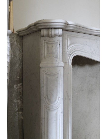 067 POMPADOUR PIED GALBE' SCOLPITO IN MARMO BIANCO CARRARA