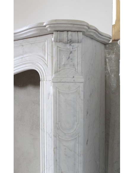 067 POMPADOUR PIED GALBE' SCOLPITO IN MARMO BIANCO CARRARA