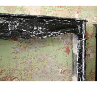 Caminetto antico barocco scolpito in marmo Marquinia: nero con venature bianche 2