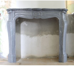 Camino antico barocco scolpito in marmo Grigio e Blu Bardiglio