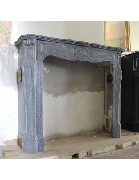 069 CAMINO ANTICO LUIGI XV "POMPADOUR GALBÉ" SCOLPITO IN MARMO BLEU TURQUIN