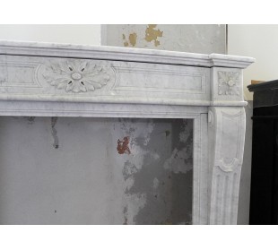 Camino antico Luigi XVI scolpito in marmo bianco di Carrara, proveniente da Parigi 2