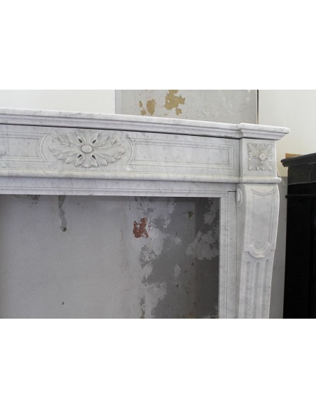 243  CAMINO  "TROIS FLEURS" NELLA VARIANTE "LANGUETTE" SCOLPITO IN MARMO BIANCO DI CARRARA