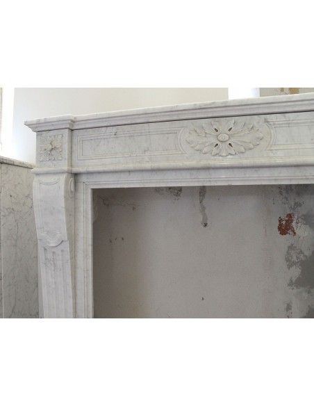 243  CAMINO  "TROIS FLEURS" NELLA VARIANTE "LANGUETTE" SCOLPITO IN MARMO BIANCO DI CARRARA