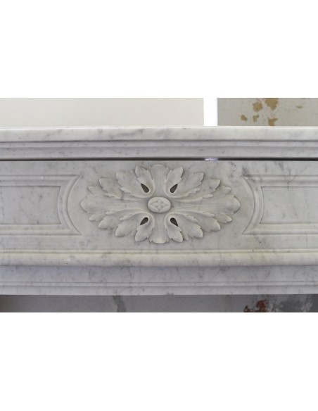 243  CAMINO  "TROIS FLEURS" NELLA VARIANTE "LANGUETTE" SCOLPITO IN MARMO BIANCO DI CARRARA