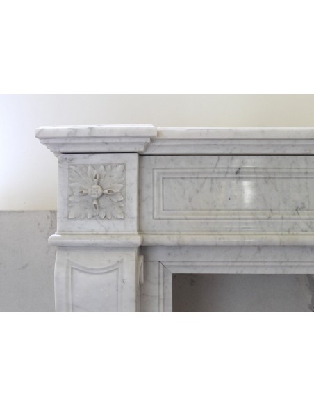 243  CAMINO  "TROIS FLEURS" NELLA VARIANTE "LANGUETTE" SCOLPITO IN MARMO BIANCO DI CARRARA