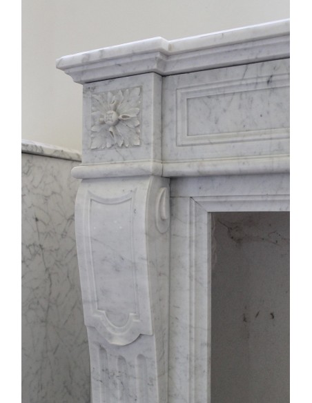 243  CAMINO  "TROIS FLEURS" NELLA VARIANTE "LANGUETTE" SCOLPITO IN MARMO BIANCO DI CARRARA