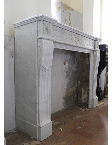 243  CAMINO  "TROIS FLEURS" NELLA VARIANTE "LANGUETTE" SCOLPITO IN MARMO BIANCO DI CARRARA