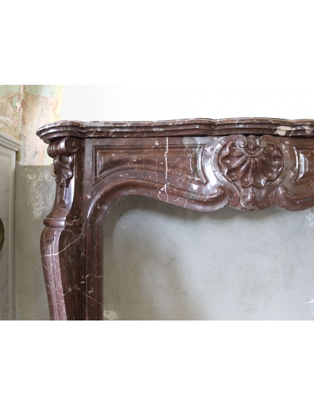 002 CAMINETTO LUIGI XV "TROIS COQUILLES" SCOLPITO IN MARMO ROUGE ROYAL VERSAILLES