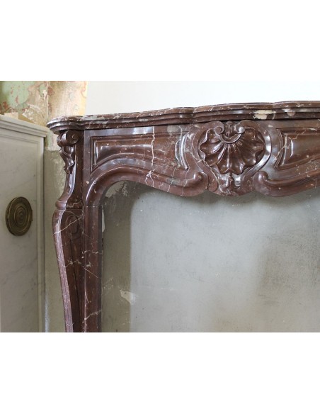 002 CAMINETTO LUIGI XV "TROIS COQUILLES" SCOLPITO IN MARMO ROUGE ROYAL VERSAILLES