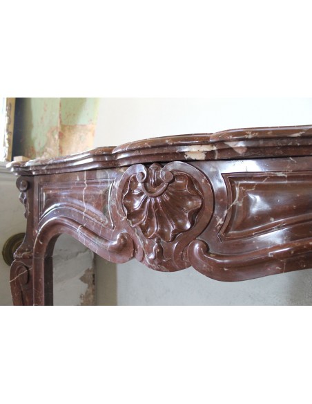 002 CAMINETTO LUIGI XV "TROIS COQUILLES" SCOLPITO IN MARMO ROUGE ROYAL VERSAILLES